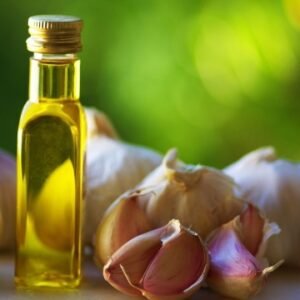 Massage du pénis avec l’ail et l’huile d’olive pour un gros pénis